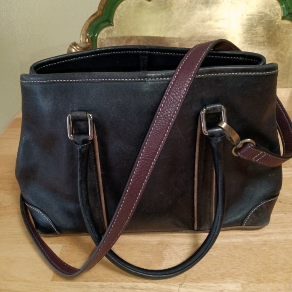 Coach leather crossbody black/brown trim bag